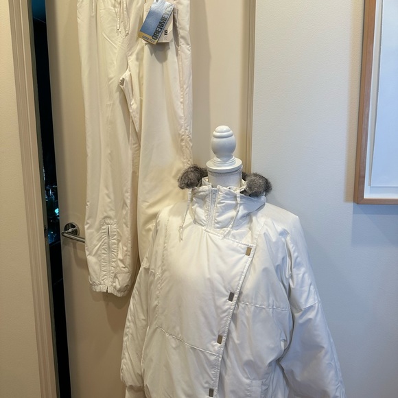 White Obermeyer Down ski jacket and white Obermeyer ski pants - Picture 5 of 7